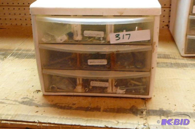 lot 317 image: Lot of miscellaneous wire connectors, finishi...