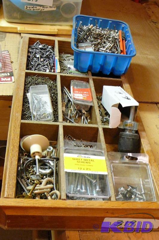 lot 319 image: Lot of miscellaneous finishing nails, screws ...