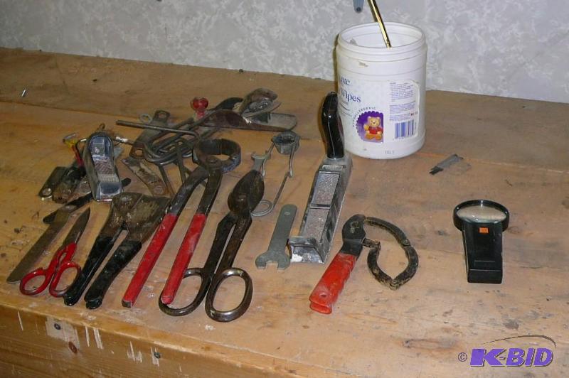 lot 325 image: &nbspLot of miscellaneous hand tools, pop ri...