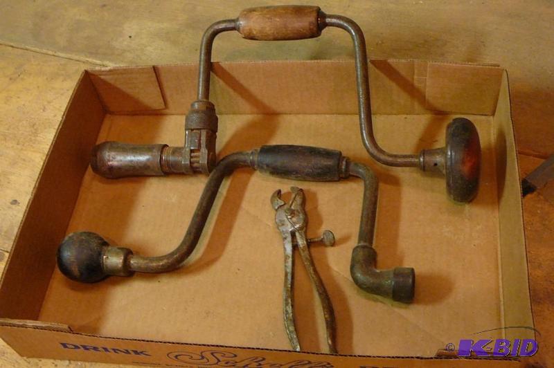 lot 327 image: Vintage hand drill, nut driver and a hog ring...