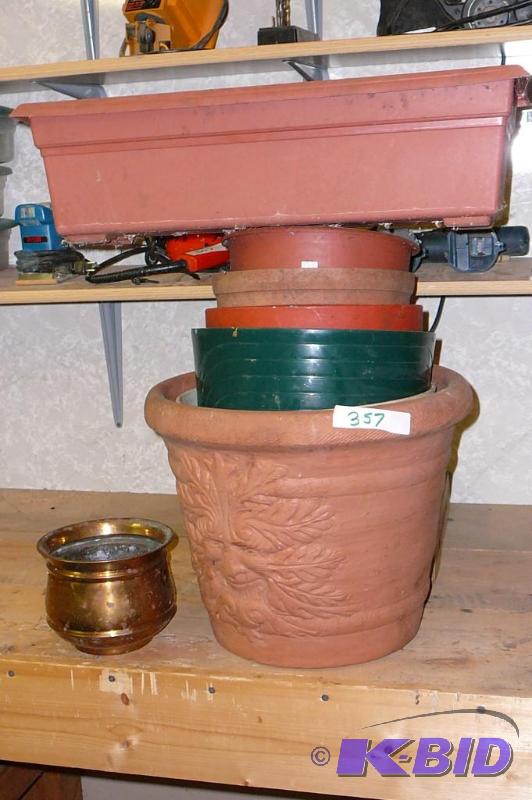 lot 357 image: Large lot of flower pots ...