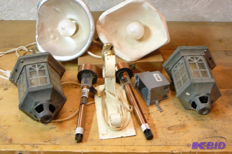lot 358 image: Lot of of miscellaneous light fixtures &...