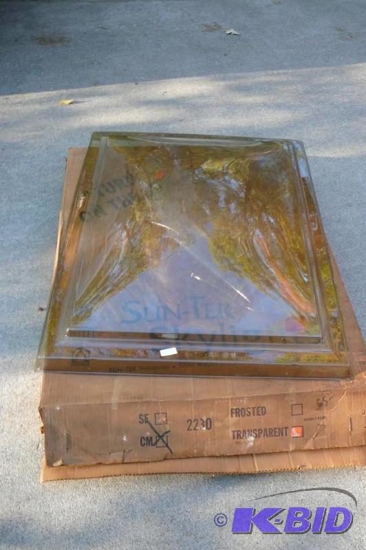 lot 381 image: Sun tek Sky light &nbsp36&quotT x 27&quotW...