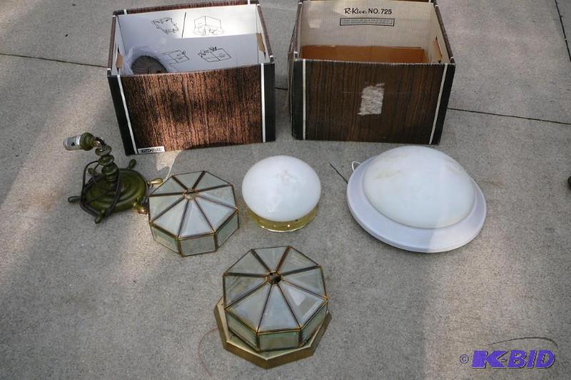 lot 385 image: Lot of light fixtures ...