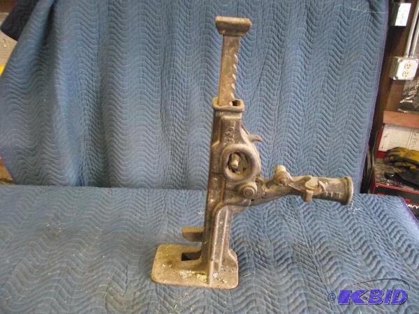 Heavy Duty House Jack   Measures 29&quot at ...