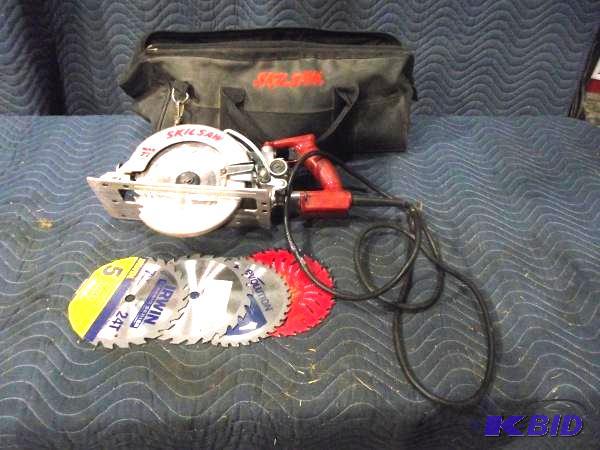SkilSaw Mag 77 Saw   Comes with extra blades ...