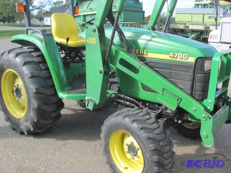 lot 1 image: John Deere 4700 Utility Tractor