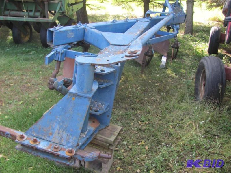 lot 10 image: Ford 142 4-bottom plow
