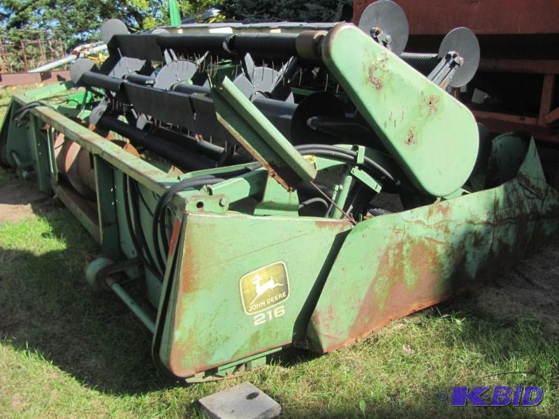 lot 18 image: John Deere 216 Flex Bean Head