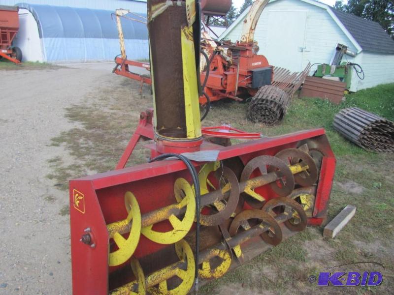 lot 2 image: Farm King 2 stage 3 point Snowblower