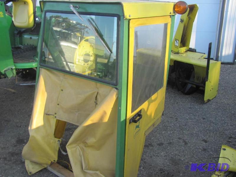 lot 3 image: John Deere Cab