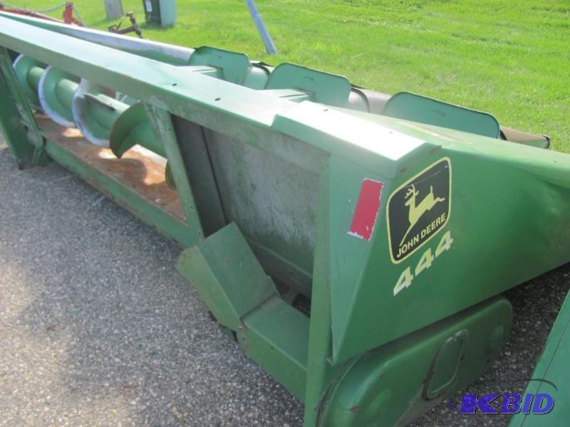 lot 9 image: 444 John Deere Corn Head