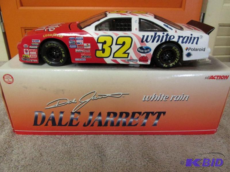 lot 10 image: Dale Jarrett, 124 Action, #32, 1997 White Rain Thunderbird