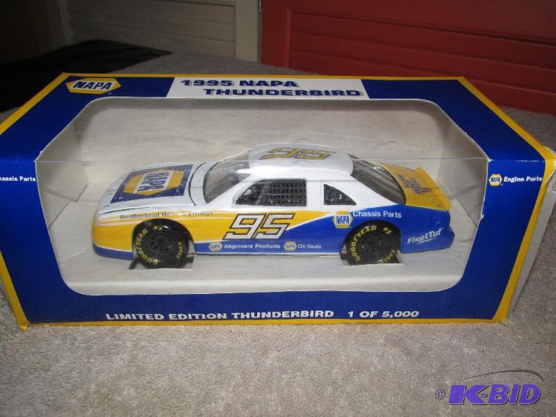 lot 23 image: 1995 NAPA Thunderbird - 124 Scale - Revell