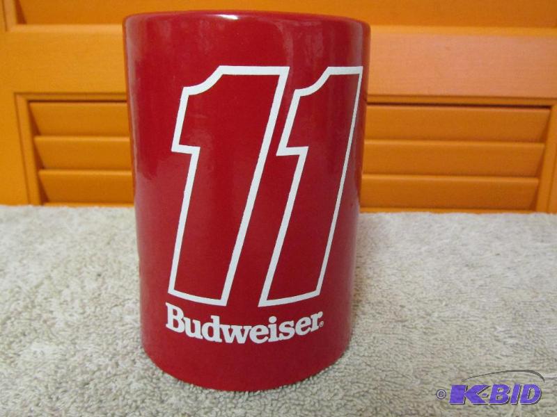 lot 62 image: Can Cooler - # 11 - Bill Elliott