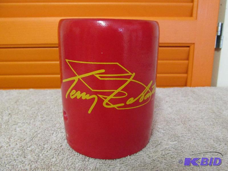 lot 74 image: Can Cooler - Hendricks Motorsports