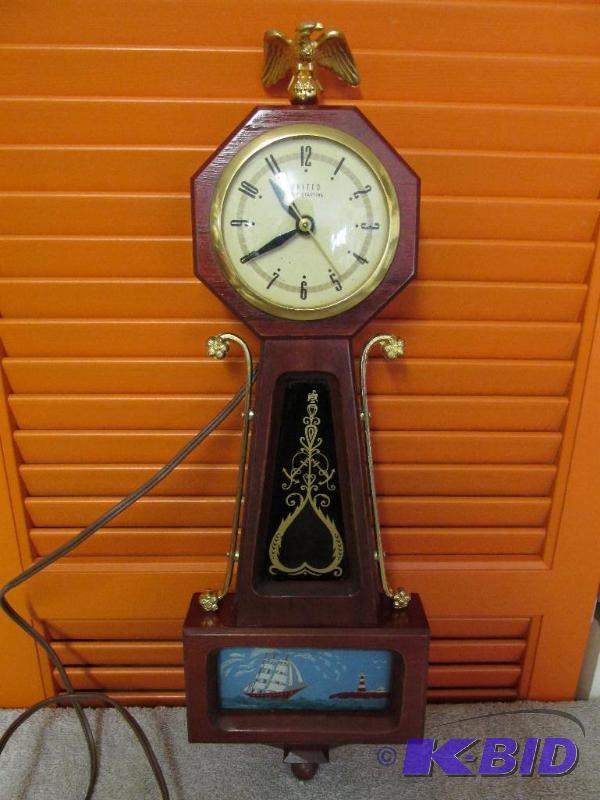 lot 97 image: Vintage United Electric Clock