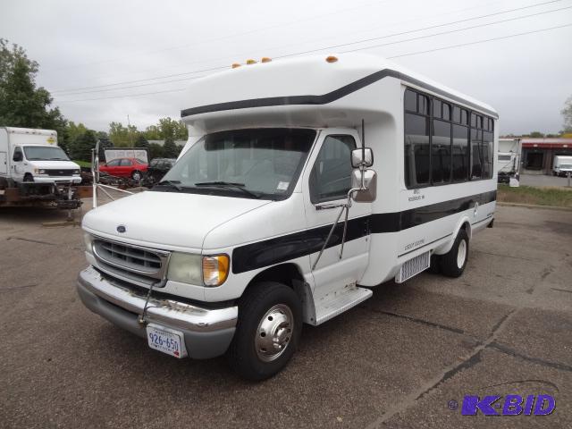 lot 1 image: 2002 Ford E Super Duty Bus. 236,343 miles on ...