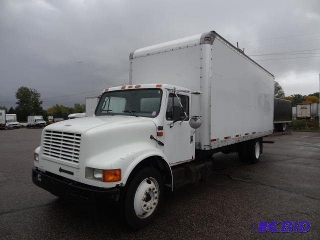 lot 12 image: 1997 International 4700 Low pro dock truck. 4...