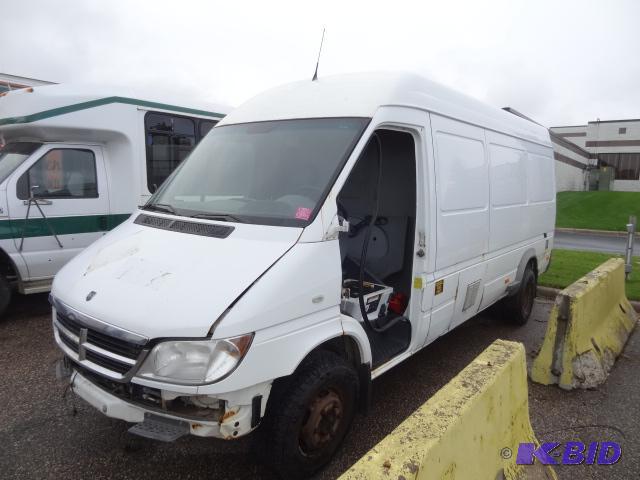 lot 13 image: 2006 Dodge Sprinter. 3500 DRW. This truck is ...