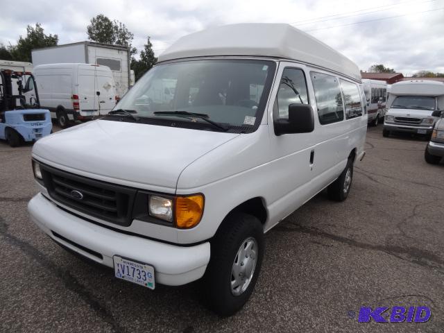 lot 14 image: 2005 Ford E 350 Super duty Van. 43,340 miles ...