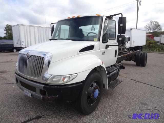 lot 16 image: 2001 International 4300. 258,797 miles on a D...