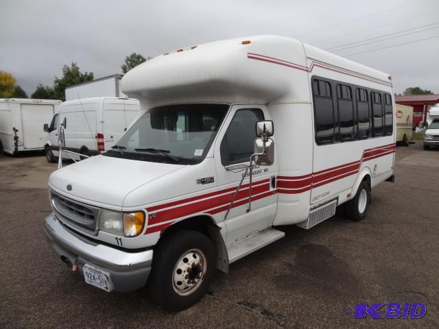 lot 2 image: 2002 Ford E450 bus.  182,191 miles on Tr...