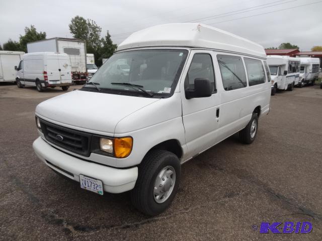lot 5 image: 2005 Ford E350 passenger van. 77,663 miles on...