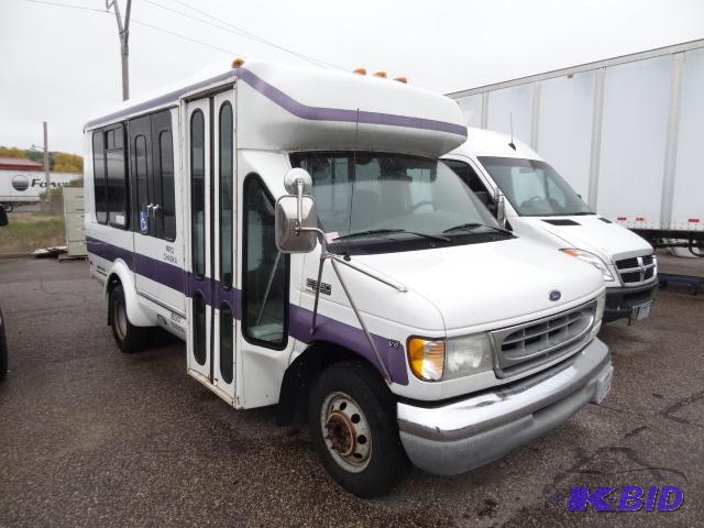 lot 7 image: 2002 Ford E350 Super Duty Bus. 199,060 miles ...
