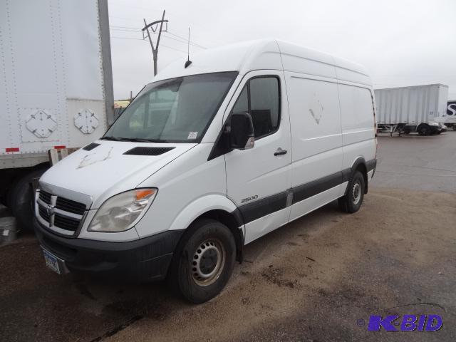 lot 9 image: 2007 Dodge Sprinter SRW. 336,706 miles on Mer...