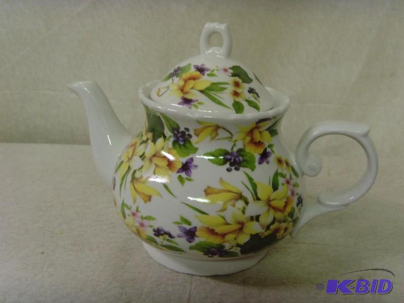 lot 17 image: Summer Garden Teapot