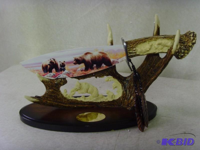 lot 3 image: PCH Wildlife Knife Collection Bear