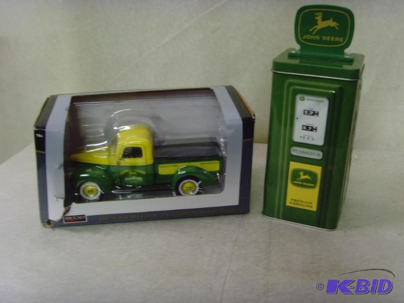 lot 32 image: John Deere Collectibles