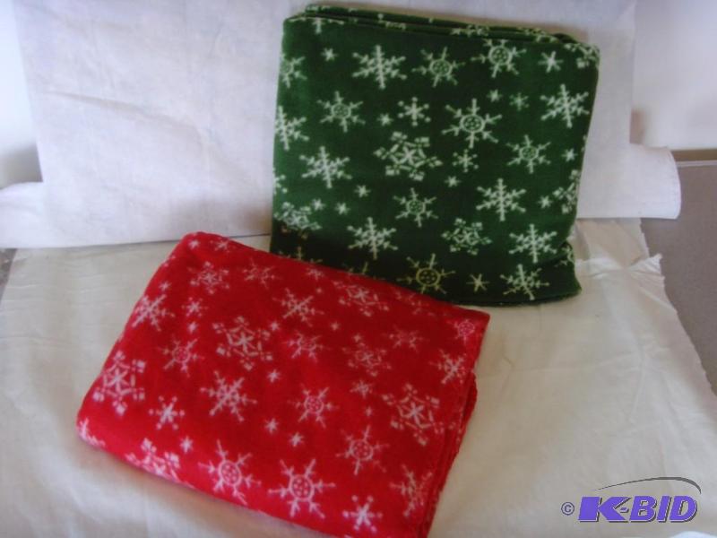 lot 89 image: Snowflake Fleece Set
