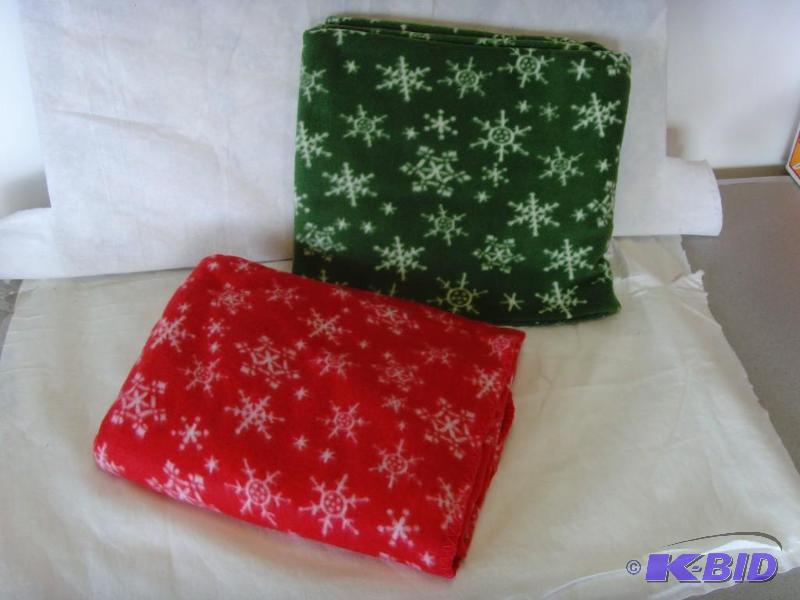 lot 90 image: Snowflake Fleece Set