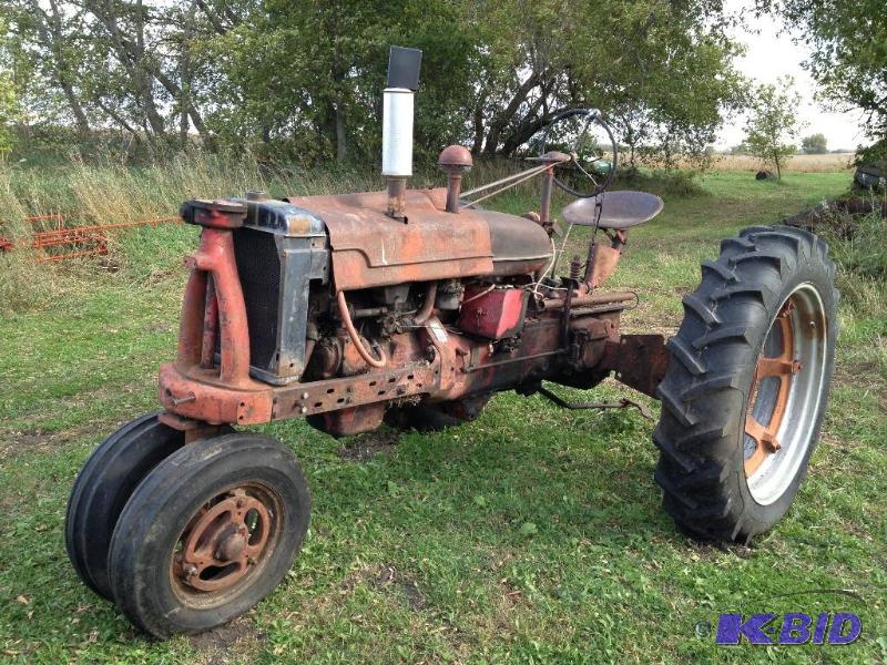 lot 1 image: 1943 Farmall H