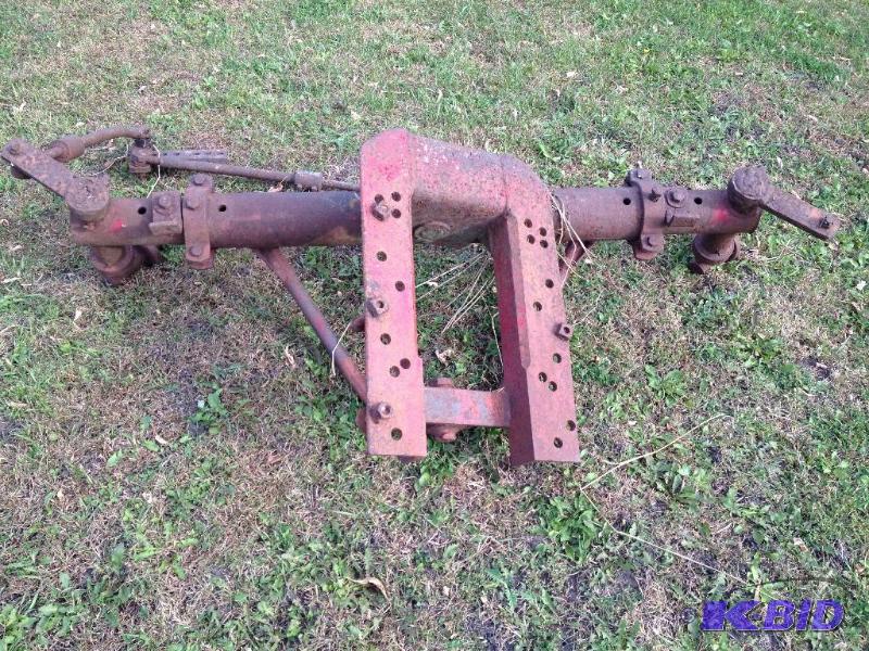 lot 10 image: Universal Wide Front End Tractor Attachment