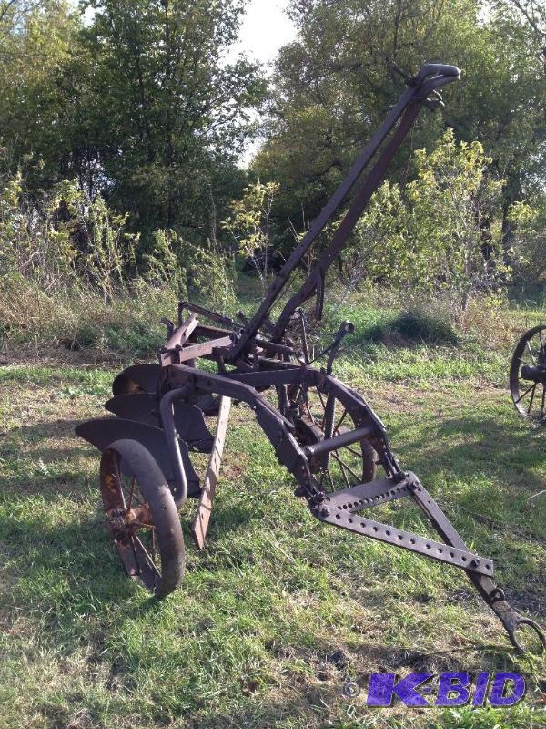 lot 12 image: c. 1944 Minneapolis Moline 3 Bottom Plow