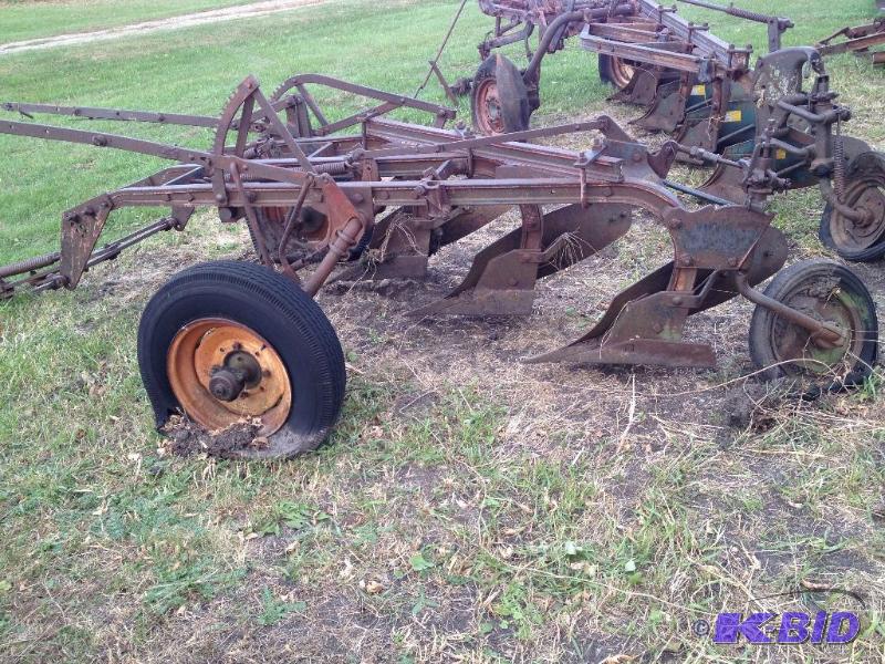 lot 13 image: Late 1940s IH 3 Bottom Plow
