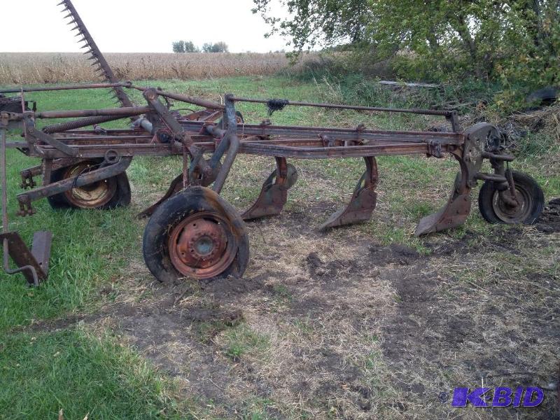 lot 14 image: c. 1950 IH 4 Bottom Plow