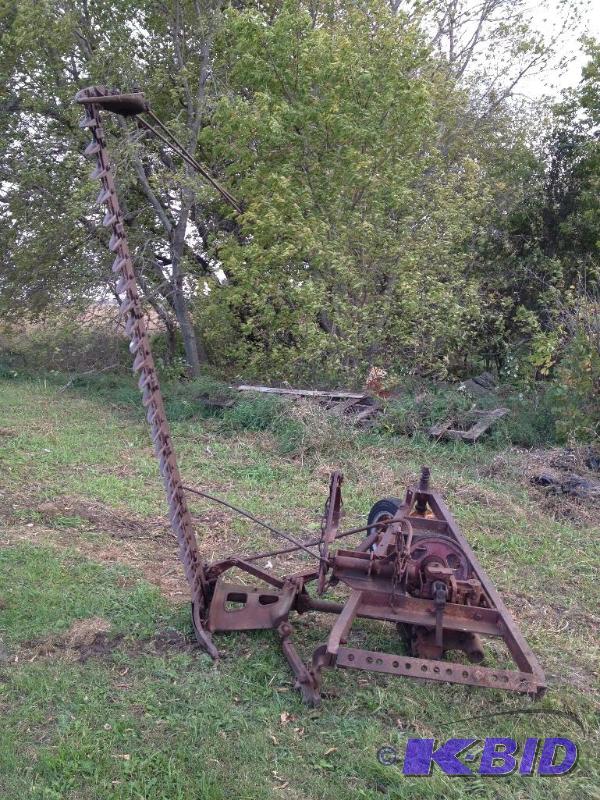 lot 15 image: Vintage Sickle Mower