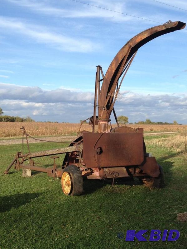 lot 17 image: New Holland Model 610 Forage Harvester