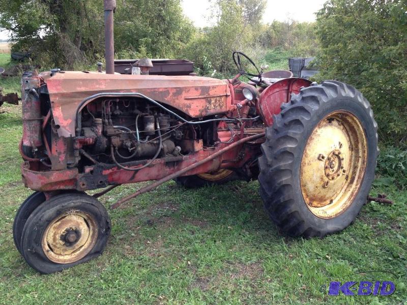 lot 3 image: 1946 - 1955 Massey Harris 44