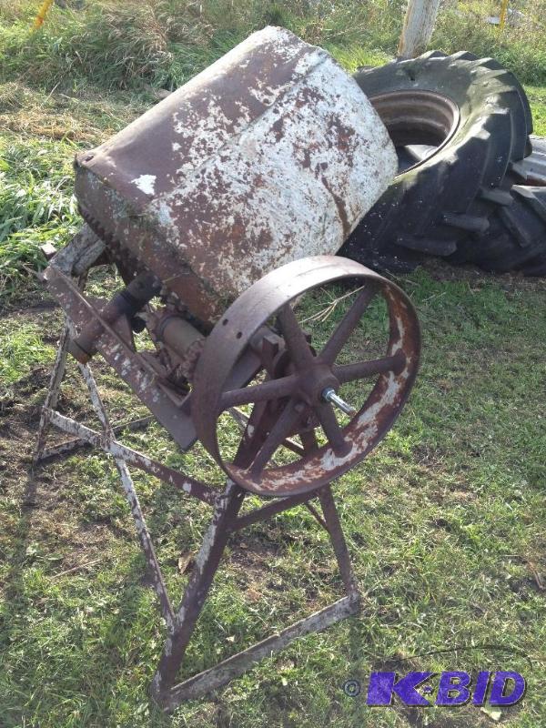 lot 7 image: Cement Mixer