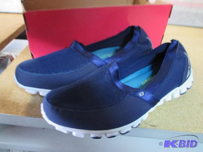 Skechers sz 8.5...