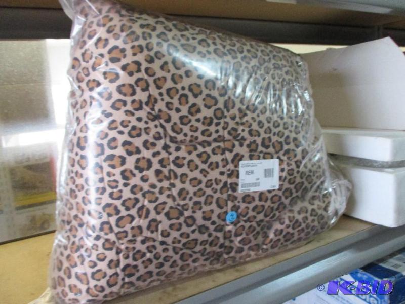 queen comforter...