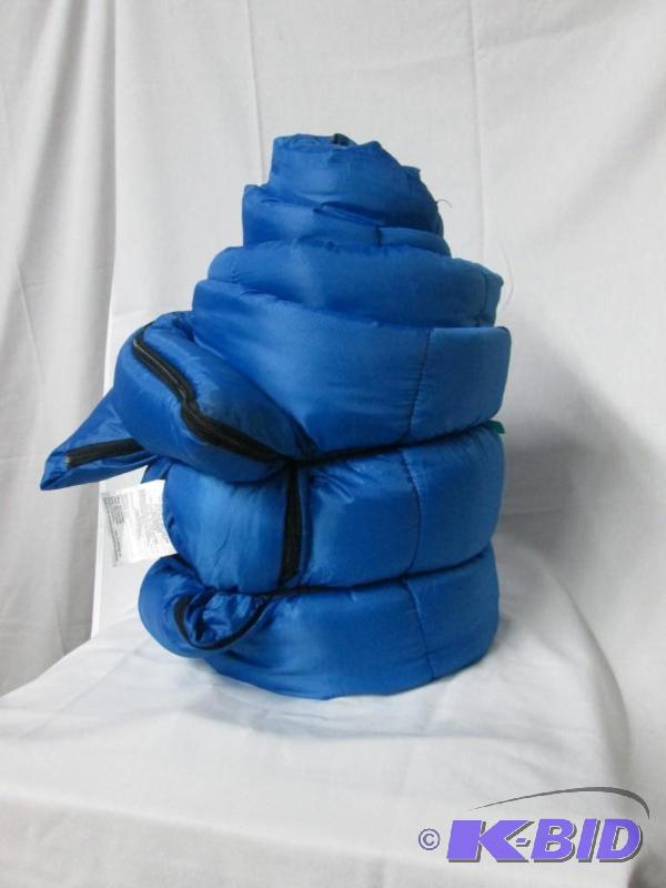lot 20 image: Exxel Outdoors Twin Ridge Polyester Sleeping Bag