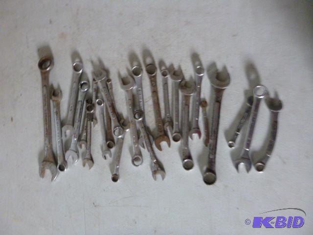 lot 141 image: Miscellaneous Wrenches SAE and Metric...