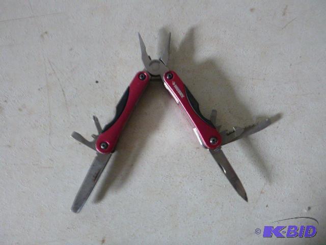 lot 164 image: Husky Multi Tool...
