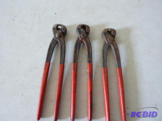 lot 171 image: Three Nippers...